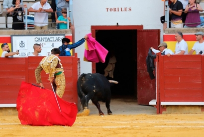 Fernando Adrián pardons ‘Cantaclaro’ and leaves on shoulders in Palencia